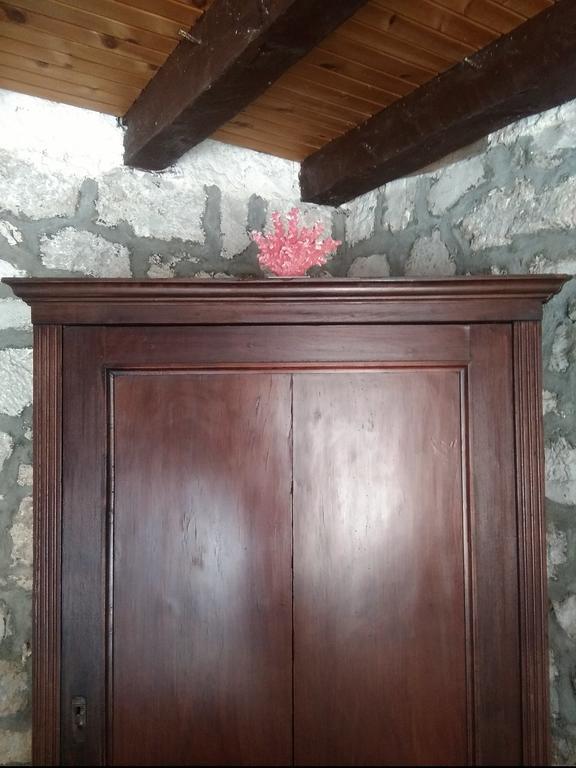 D House Authentic Zlarin House, Relaxing Courtyard And Terrace Villa Phòng bức ảnh